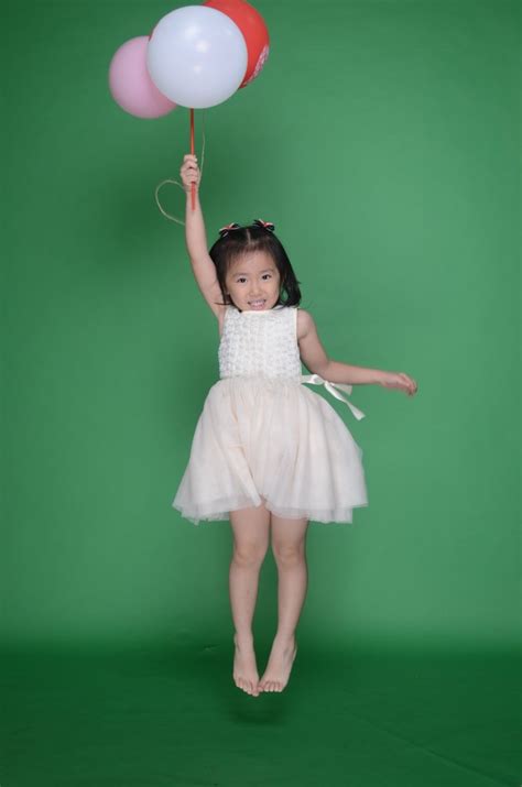Green Screen Photography: 4 Reasons to Use a Green Screen in Studio