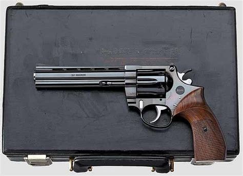 Sold at Auction: Combat-Revolver Korth im Koffer,