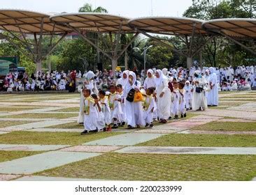 Kindergarten Children Performing Hajj Rituals Manasik Stock Photo 2200233999 | Shutterstock