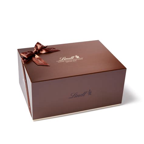 Lindt Discover the World of Lindt Chocolate Gift Box 3025g (Pre-Order ...