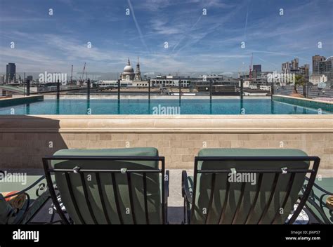 Rooftop infinity pool with view of St Pauls. The Ned Hotel, London Stock Photo: 141519987 - Alamy