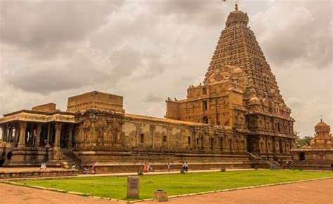 Brihadisvara Temple, Thanjavur | 'Monomousumi'