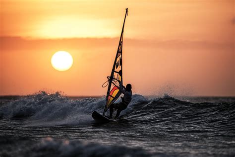 Sunset Windsurfing in 4K Ultra HD Wallpaper