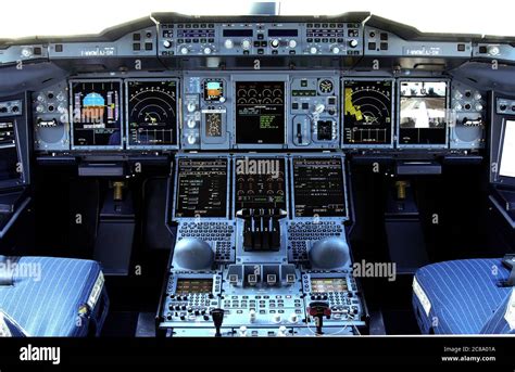 Airbus a380 cockpit fotografías e imágenes de alta resolución - Alamy