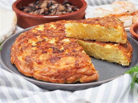 Spanish tortilla (tortilla Española) - Caroline's Cooking