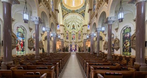 Sacred Heart Catholic Church of Tampa Editorial Photography - Image of inside, benches: 136995732