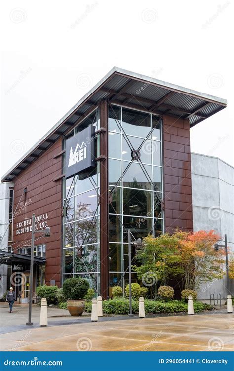 REI Store Front at Alderwood Mall Editorial Photo - Image of building, business: 296054441