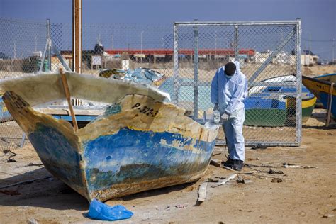 Gaza fishermen rejoice at finally fixing their boats