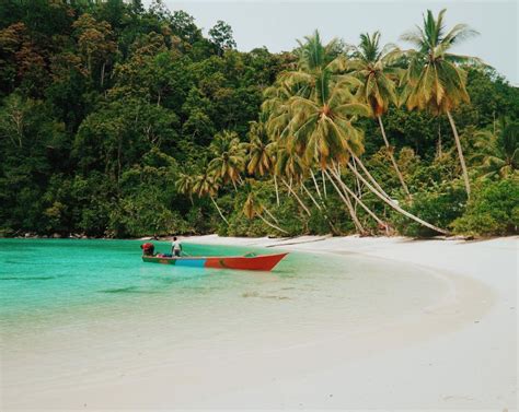 Beautiful Beaches in West Papua - West Papua Story