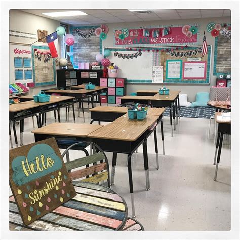 I like the desk arrangement Classroom Layout, First Grade Classroom ...