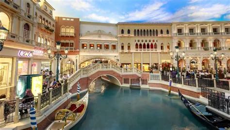 12 [AMAZING] Shopping Malls on the Las Vegas Strip! - FeelingVegas