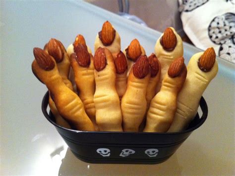 Witches' fingers | Favorite recipes, Witches fingers, Food