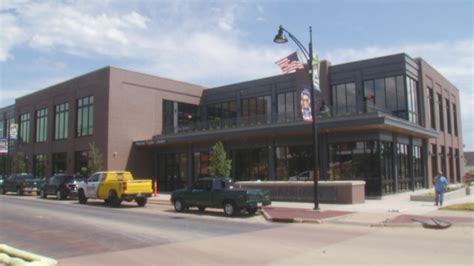 Construction workers put finishing touches on new Marion Public Library