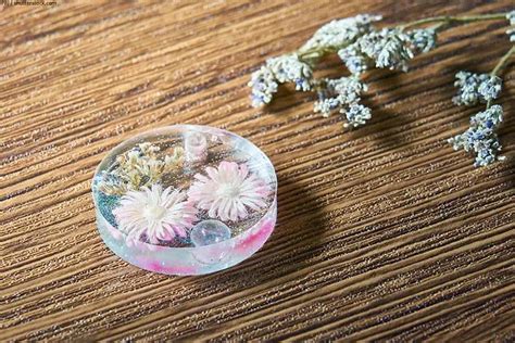 Preserving Flowers in Resin – How to Preserve Flowers in Resin