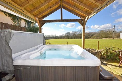 15 Log Cabins and Lodges with Hot Tubs Yorkshire Coast 2023 - Best ...