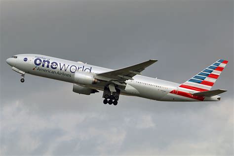 Boeing 777-200ER - American Airlines