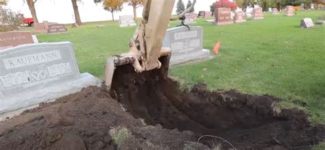 How to Dig a Grave and How Long Does It Take | Safe Passage