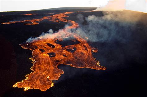 Alert level raised for Hawaii's Mauna Loa volcano