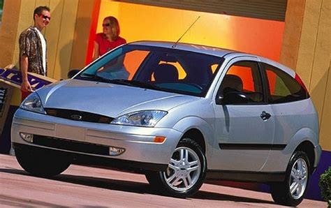 Used 2000 Ford Focus Hatchback Review | Edmunds