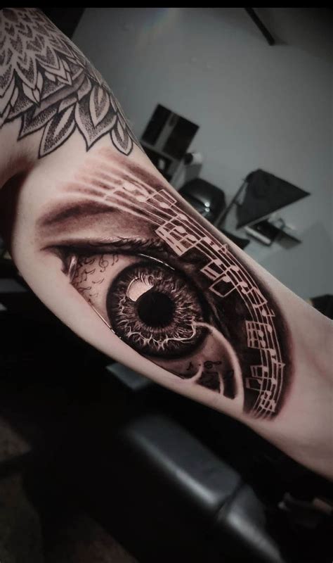 Realistic eye tattoo | Tatuagem, Tatoo, Espaços pequenos