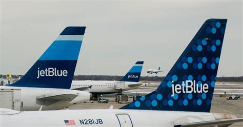 JetBlue raises checked baggage fees, says it's good for customers - Los ...