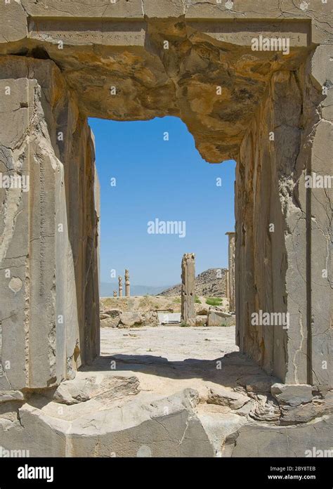 Ruins of ancient city of Persepolis Stock Photo - Alamy