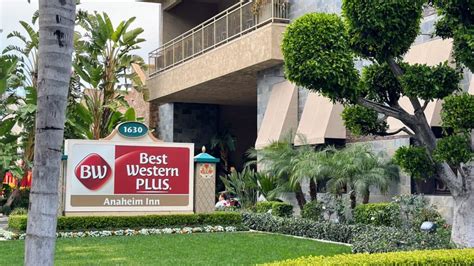 Complete Guide To Anaheim Hotels On S Harbor Across From Disneyland