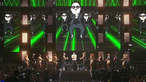 PSY - GANGNAM STYLE (강남스타일) @ Seoul Plaza Live Concert - YouTube