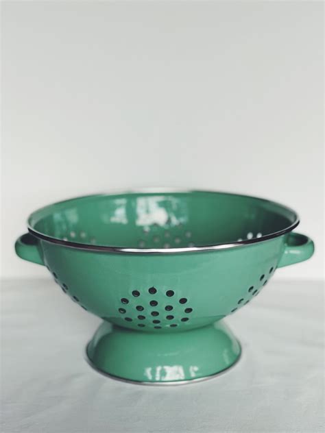 Colander Enamel 22cm - Pink, Blue, Mint Green or White - Die Boekklub