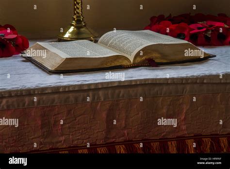 Open bible on altar hi-res stock photography and images - Alamy