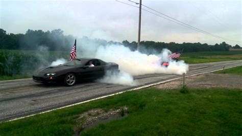 Camaro's doing burnouts - YouTube