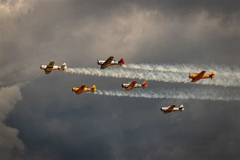 WW2 Aircraft flying formation at Oshkosh : r/pics