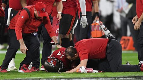 Chris Godwin injury: Buccaneers WR out for rest of year with torn ACL