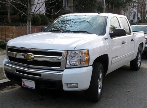 5 Reasons the 2015 Chevrolet Silverado Deserves All Attention | Blog