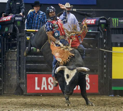 Bull riders pile up the miles chasing PBR world standings points | Rodeo | billingsgazette.com