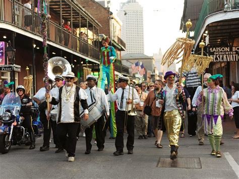 Mardi Gras on Bourbon Street in the French Quarter, New Orleans. | New ...