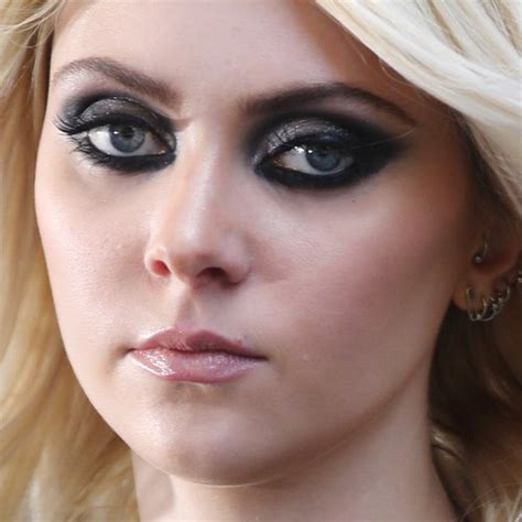 Taylor Momsen Makeup: Black Eyeshadow, Charcoal Eyeshadow, Silver ...