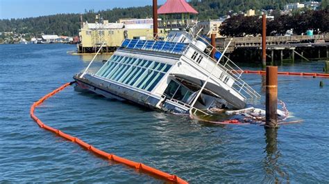 Tourist Ferry sank in Astoria, says United States Coast Guard of the ...