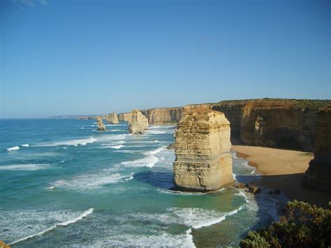 File:The Twelve Apostles Victoria Australia 2006.JPG - Wikimedia Commons