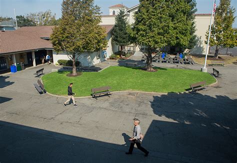 Saint Joseph Notre Dame High School, California, USA | Educatius