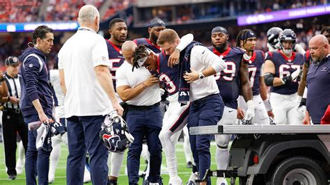 Texans' emerging star Tank Dell out for season after fracturing fibula: reports | Fox News