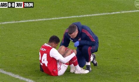 Arsenal news: Reiss Nelson 'devastated' as he limps off with injury vs ...