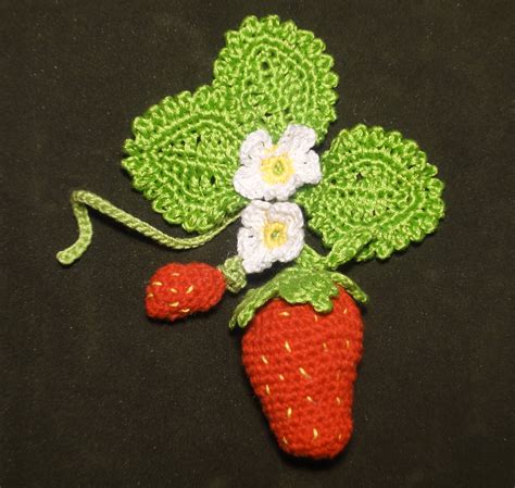 Crochet strawberry applique pattern » Weave Crochet