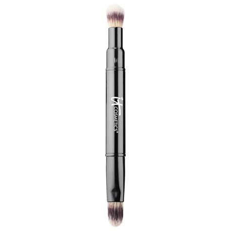 The 10 Best Concealer Brushes, According to Makeup Artists | Who What Wear