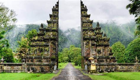 28 Beautiful Places in Indonesia Every Tourist Must Visit In 2023!