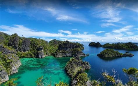 15 Must-Visits of Raja Ampat: Beaches, Diving Spot, Lagoons