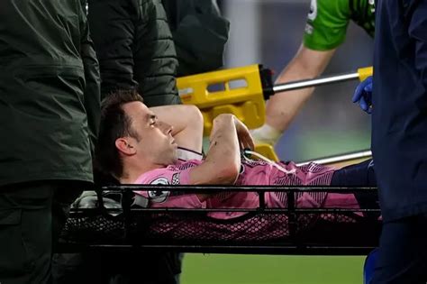 Seamus Coleman suffers horror injury during Everton's clash against ...