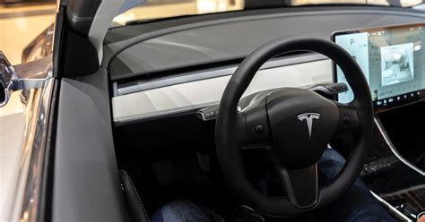 Tesla owners can now change their horn to sound like a fart