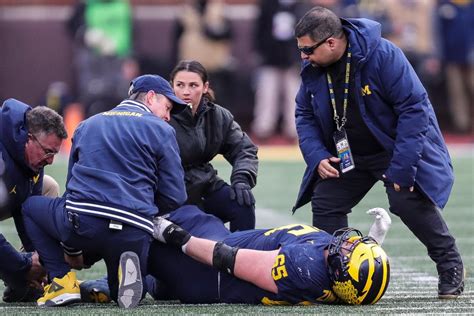 Zak Zinter injury update: Michigan lineman broke tibia, fibula in horrific injury vs. OSU