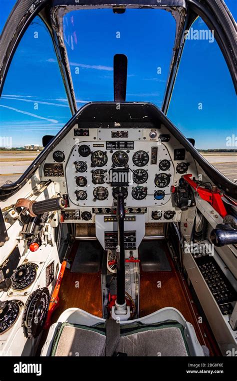 Cockpit of a P-51D Mustang Stock Photo - Alamy